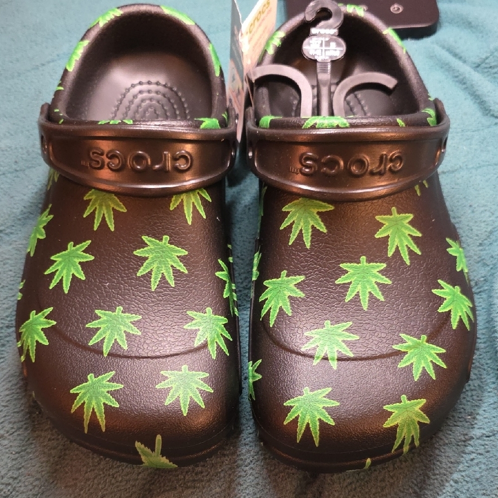 CROCS Black Clogs with Green Leaf Design - Picture 6 of 9